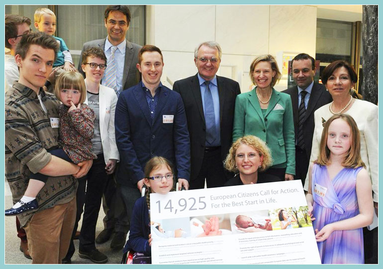 Photo of children, former preterm babies (including Amelia McDermott Age 7 who represented the Irish Neonatal Health Alliance) and the true “little heroes” of the evening handed over the nearly 15,000 votes received for the European Call to Action for Newborn Health to the Vice President of the European Parliament Rainer Wieland.