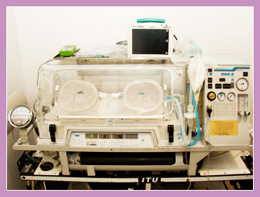 Photo showing the type of incubator used in Neonatal Transfer